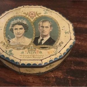 Queen Elizabeth Coronation Tin